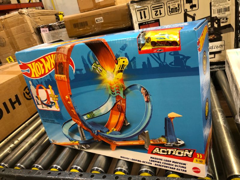 Photo 1 of Hot Wheels Massive Loop Mayhem Track Set with Huge 28-Inch Tall Track Loop Slam Launcher, Battery Box & 1 Hot Wheels 1:64 Scale Car, Designed for Multi-Car Play, Gift for Kids 5 Years Old & Up SIOC/FFP Track Set