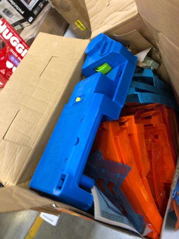 Photo 1 of Hot Wheels Massive Loop Mayhem Track Set with Huge 28-Inch Tall Track Loop Slam Launcher, Battery Box & 1 Hot Wheels 1:64 Scale Car, Designed for Multi-Car Play, Gift for Kids 5 Years Old & Up SIOC/FFP Track Set