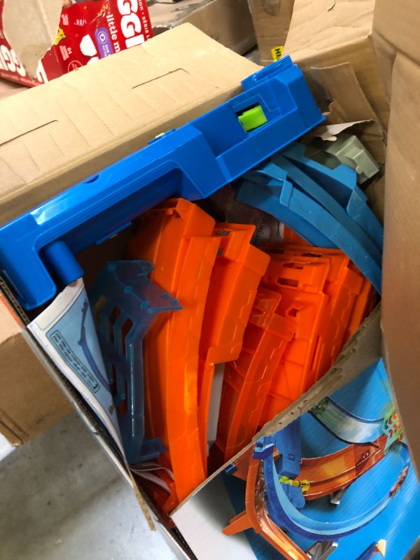 Photo 1 of Hot Wheels Massive Loop Mayhem Track Set with Huge 28-Inch Tall Track Loop Slam Launcher, Battery Box & 1 Hot Wheels 1:64 Scale Car, Designed for Multi-Car Play, Gift for Kids 5 Years Old & Up SIOC/FFP Track Set