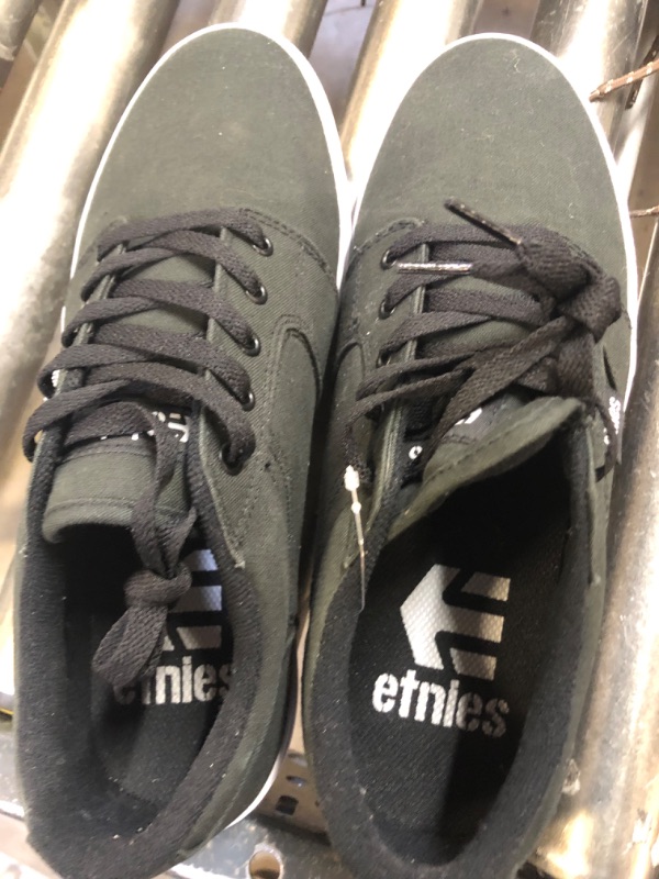 Photo 1 of CASUAL TENNIS SHOES (USED) SIZE IN PHOTO