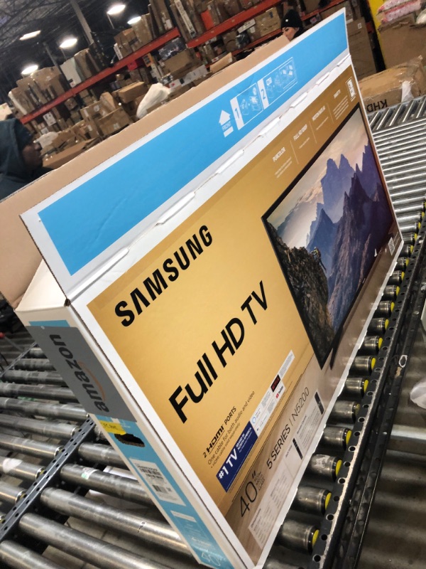 Photo 2 of SAMSUNG 40-inch Class LED Smart FHD TV 1080P (UN40N5200AFXZA, 2019 Model)