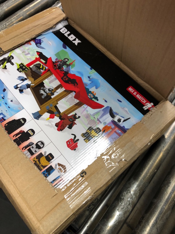 Photo 1 of Roblox ROB0497 EA -Deluxe Playset Ninja Legends, Multi