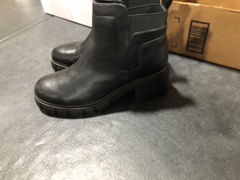 Photo 1 of BLACK  ANKLE BOOTS SIZE :8.5