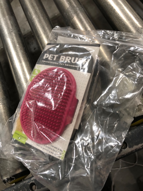Photo 1 of 2 packdog pet brush 