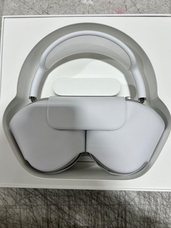 Photo 6 of Apple AirPods Max Wireless Over-Ear Headphones, Active Noise Cancelling, Transparency Mode, Personalized Spatial Audio, Dolby Atmos, Bluetooth Headphones for iPhone – Silver