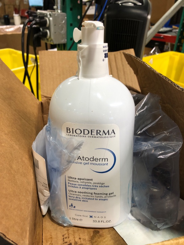 Photo 1 of Bioderma Atoderm Intensive Ultra Rich Foaming Gel for Very Dry to Atopic Sensitive Skin 33.8 Fl Oz (Pack of 1)