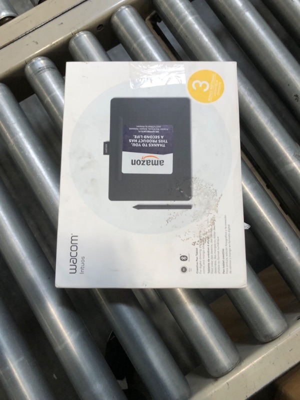 Photo 1 of Wacom Intuos Wireless Graphics Drawing Tablet with 3 Bonus Software Included