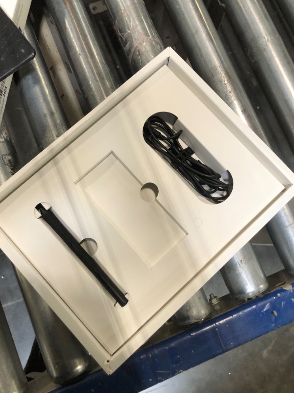 Photo 1 of Wacom Intuos Wireless Graphics Drawing Tablet with 3 Bonus Software Included