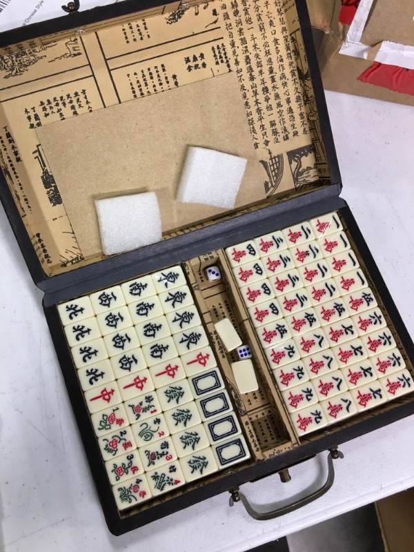 Photo 2 of *****box latch missing one screw***** Florauspicious Chinese Mahjong Set - with 146 Tiles, 2 Dice Chinese Style Game for Travel, Family Gathering, Party