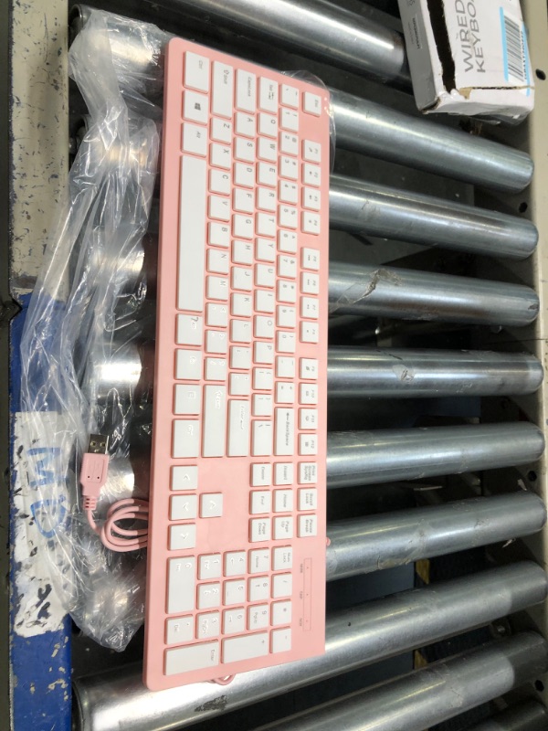 Photo 1 of wired keyboard pink with white keys 