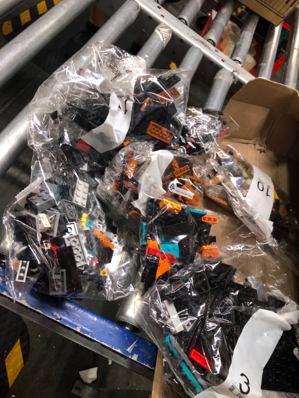 Photo 1 of LEGO Icons Atari 2600 Building Set 10306 - Retro Video Game Console and Gaming Cartridge Replicas, Featuring Minifigure and Joystick, Nostalgic 80s Gift for Gamers and Adults Standard Packaging