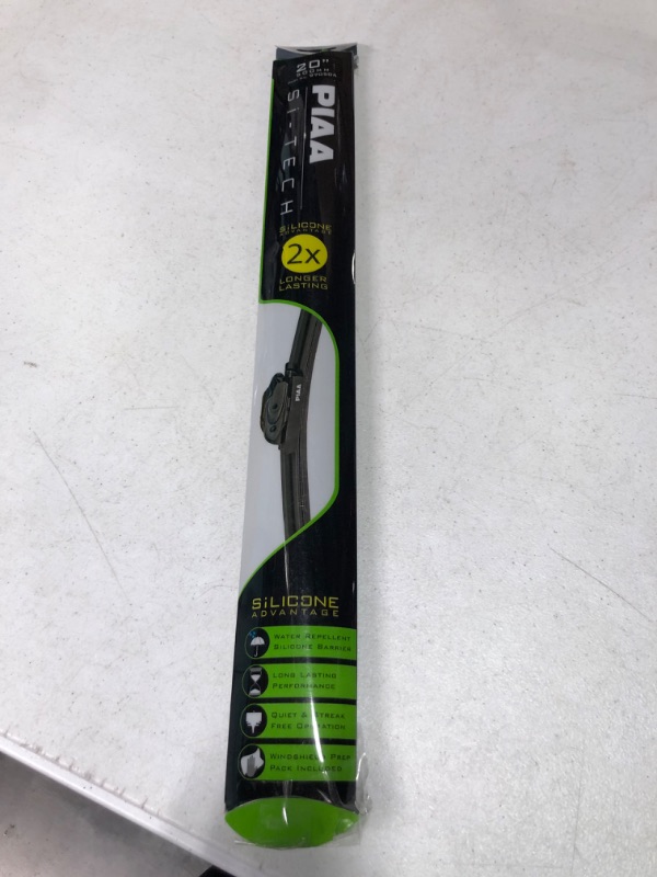 Photo 1 of Piaa 97050 20-Inch (500mm) Si-Tech Silicone Wiper Blade, Premium All-Season OEM Windshield Wiper Replacement 20 Inches