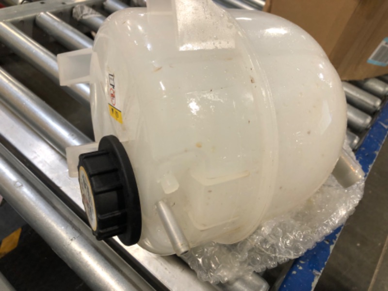 Photo 1 of BDFHYK 603-029 Engine Coolant Reservoir Bottle With Cap Compatible for Ford Club Wagon 1997-1998, E-150 Club Wagon/Econoline Club Wagon/Econoline, E-250/E-350/E-450/E-5508/F53 1999-2004,2006-2009