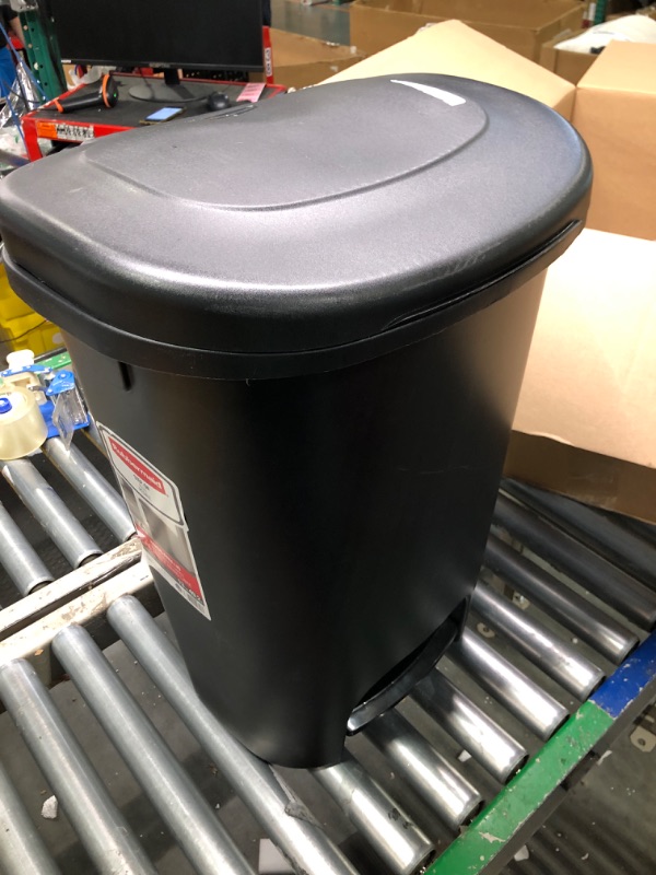 Photo 3 of ***BIN STILL USEABLE BUT LID IS DAMAGED***
Rubbermaid Classic 13 Gallon Step-On Trash Can with Lid, Black Waste Bin for Kitchen Black Step On