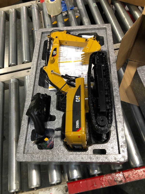 Photo 3 of Diecast Masters RC Truck Cat 330D L Hydraulic Excavator | Fully Functional Radio Control Excavator Truck | 1:20 Scale Model Remote Control Truck, RC Caterpillar Trucks | CAT Yellow Diecast Model 28001