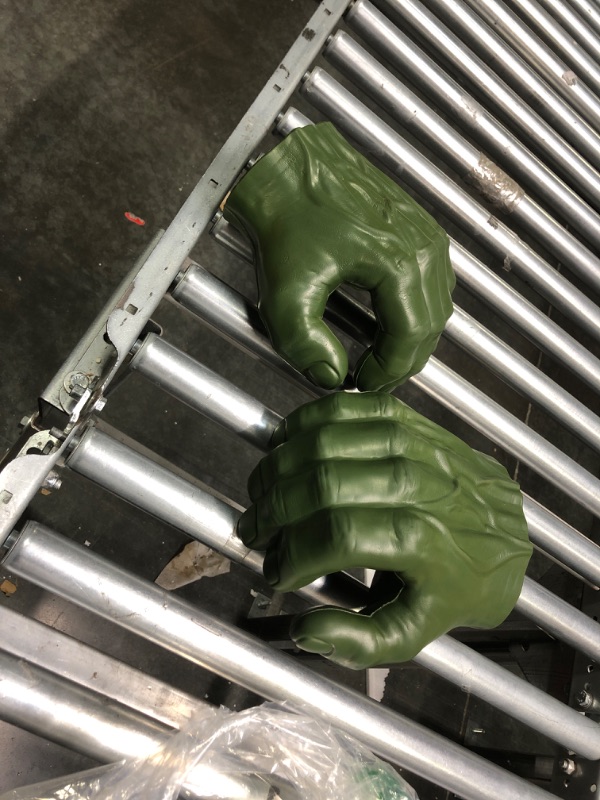 Photo 2 of Avengers Marvel Gamma Grip Hulk Fists , Green