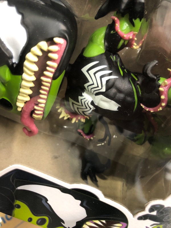 Photo 2 of **venomized-hulk's right hand is broke off and in the package**   POP!: Marvel: Marvel Venom: Venom Hulk - Collectible Vinyl Figure - Gift Idea - Official Merchandise - for Kids & Adults - Comic Books Fans - Model Figure for Collectors and Display Standar