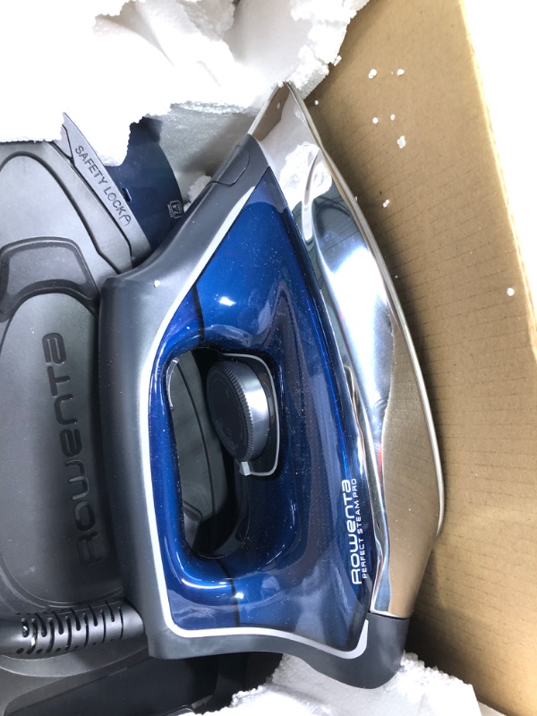 Photo 3 of ****NON FUNCTIONAL///SOLD AS PARTS**** 
Rowenta DG8624U1 Perfect Pro Station 1800 Watts Fast Heat Up, and 430g / min steam Burst, Advanced Technology, Blue Advanced Fast Heatup Technology Blue