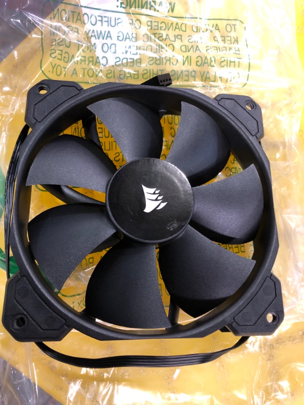 Photo 2 of Corsair ML140 Pro, 140mm Premium Magnetic Levitation Cooling Fan (CO-9050045-WW) Black 140mm Pro Single Pack