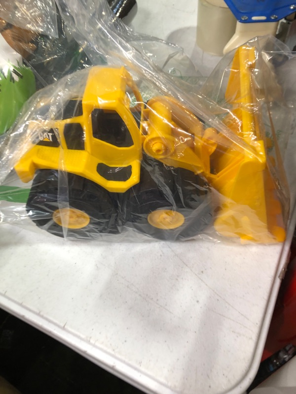 Photo 2 of CAT Construction Fleet Toy Excavator