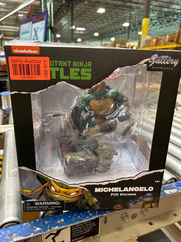 Photo 2 of Teenage Mutant Ninja Turtles Gallery: Michelangelo Deluxe PVC Statue