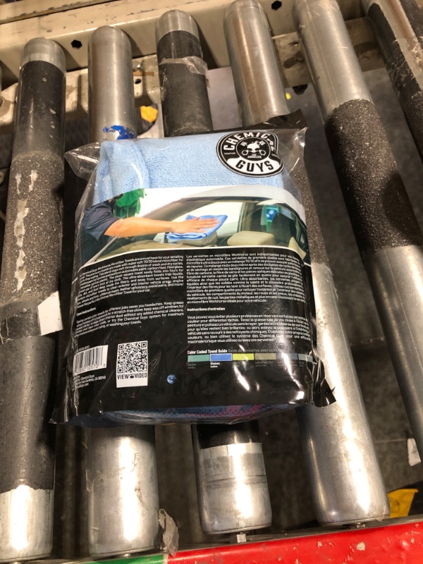 Photo 1 of Chemical Guys MICBLUE03 Workhorse 16"x16" Professional Microfiber Towel, Blue