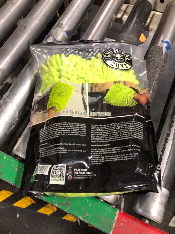 Photo 1 of Chemical Guys MIC493 Chenille Premium Scratch-Free Microfiber Wash Mitt, Lime Green, 9.6" x 2.3" x 7" Lime Green (New Version) Standard