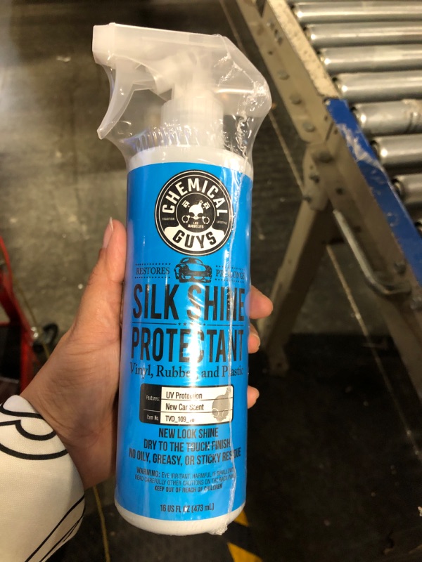 Photo 2 of Chemical Guys TVD_109_16 Silk Shine Spray-able Dry-To-The-Touch Dressing and Protectant for Tires, Trim, Vinyl, Plastic and More, Safe for Cars, Trucks, Motorcycles, RVs & More, 16 fl oz 16 oz Silk Shine