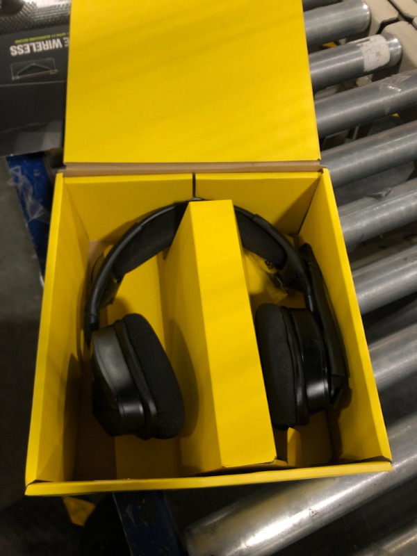 Photo 3 of Corsair Void RGB Elite Wireless Premium Gaming Headset with 7.1 Surround Sound - Discord Certified - Works with PC, PS5 and PS4 - Carbon (CA-9011201-NA), Black VOID RGB ELITE WIRELESS Black