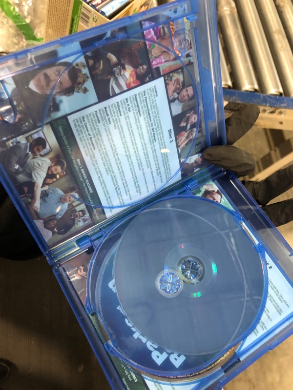 Photo 3 of ** season 6 disc 1 and season 7 disc 3 are missing**
Parks and Recreation: The Complete Series [Blu-ray]