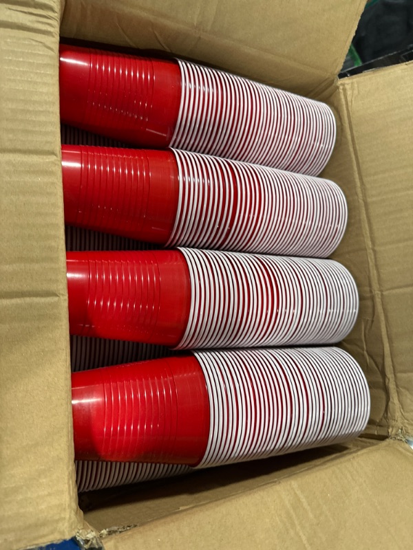 Photo 3 of 500 Pcs 18 oz Christmas Red Disposable Plastic Cups Bulk Xmas Party Cups Drinking Water Cups for Party Halloween Christmas Wedding Graduation Drinks Soda Barbecues Picnics