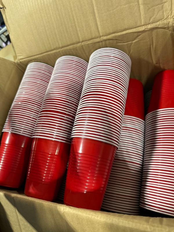 Photo 2 of 500 Pcs 18 oz Christmas Red Disposable Plastic Cups Bulk Xmas Party Cups Drinking Water Cups for Party Halloween Christmas Wedding Graduation Drinks Soda Barbecues Picnics