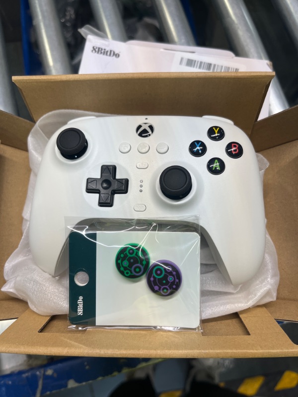 Photo 3 of 8Bitdo Ultimate Wired Controller for Xbox Series X|S, Xbox One and Windows, PC Gaming Gamepad with Back Buttons, Trigger Vibration, 3.5mm Audio Jack & Mic Mute Button - Officially Licensed (White)