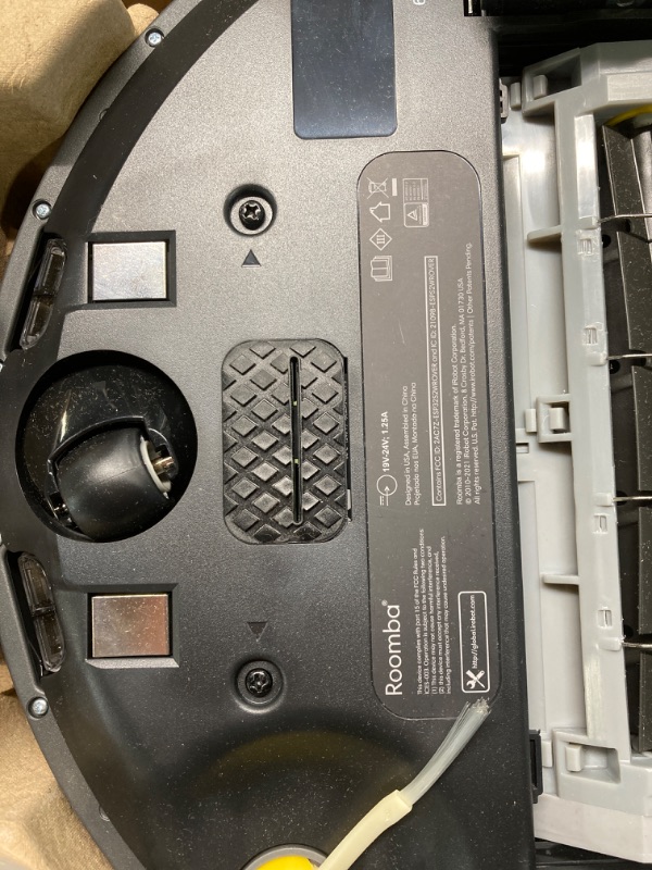 Photo 6 of ***FOR PARTS ONLY***


iRobot Roomba 692 Robot Vacuum-Wi-Fi Connectivity, Personalized Cleaning Recommendations, Works with Alexa, Good for Pet Hair, Carpets, Hard Floors, Self-Charging, Charcoal Grey