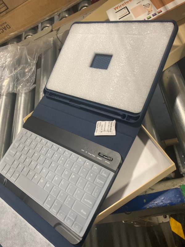 Photo 1 of *Similar Item* Keyboard Case for ipad 10.2" 9th/8th/7th Gen,Wireless Magnetic Detachable Keyboard iPad 9th/8th/7th,iPad Air 3rd Gen Stand Tablet Cover Case with Built-in Pencil Holder(Blue)