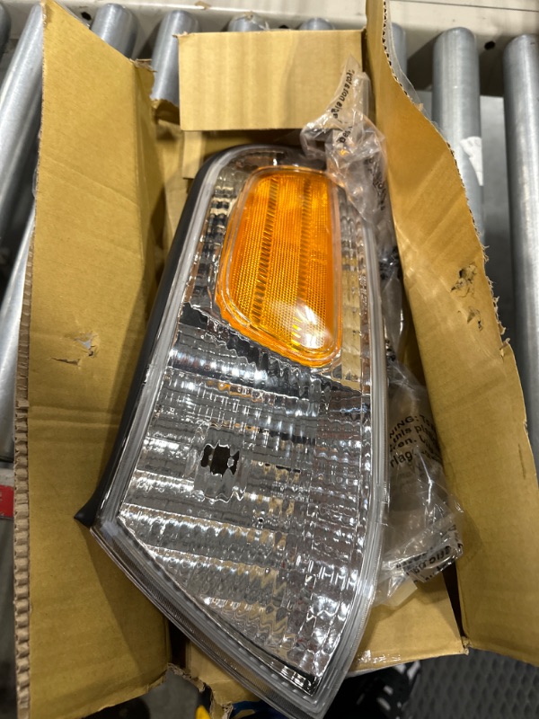 Photo 2 of For Ford Crown Victoria Turn Signal/Side Marker Light 1998-2011 Driver Side FO2520147 - Replaces 6W7Z 15A201 BA ;BASE|LX|LX SPORT|POLICE|FLEET