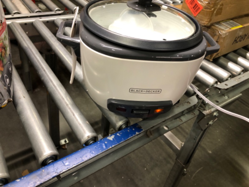 Photo 3 of **Minor damage**BLACK+DECKER 16-Cup Cooked/8-Cup Uncooked Rice Cooker and Food Steamer, White 16-cup rice cooker