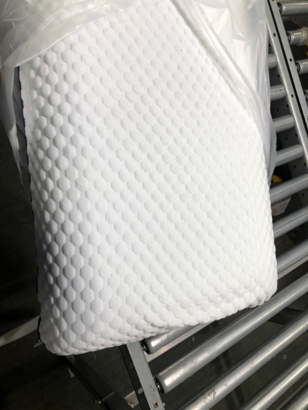 Photo 2 of **New open**Weekender Gel Memory Foam Pillow – Cooling & Ventilated - 1 Pack King Size - Premium Washable Cover White King 1 Pack