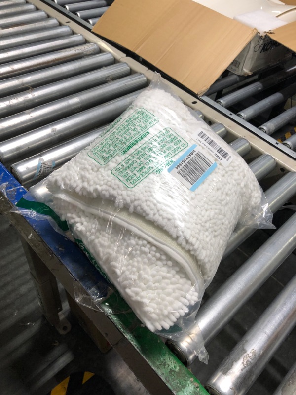 Photo 2 of **USED** ** NEEDS CLEANED ** smiry Luxury Chenille Bath Rug, Extra Soft and Absorbent Shaggy Bathroom Mat Rugs, Machine Washable, Non-Slip Plush Carpet Runner for Tub, Shower, and Bath Room(36''x24'', White) White 36'' x 24''