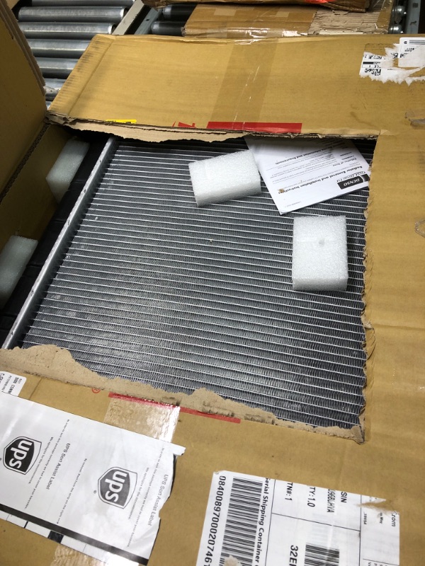 Photo 3 of Denso - 2213403 Radiator