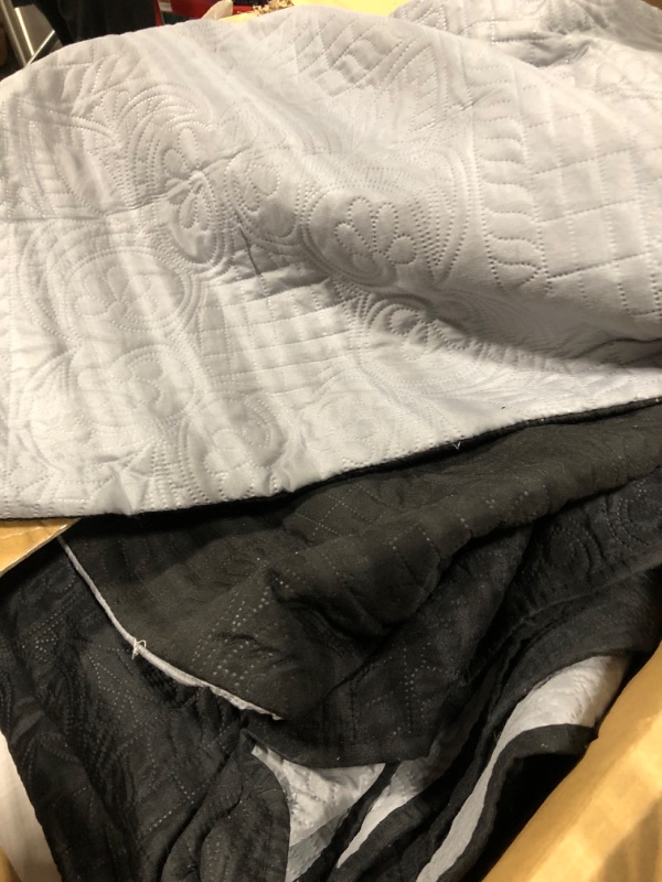 Photo 3 of ***NOT SAME***
 100% Cotton 5 Piece Comforter Set, Polyfill, Black, Gray Herringbone Tweed Printed Pattern, Reversible, 1 Comforter, 2 Shams, 2 Pillows  Black/Grey