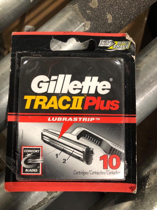 Photo 1 of Gillette TRAC II Plus Razor Blade Refills, 10 Count, Black
