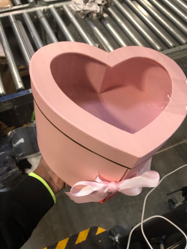 Photo 2 of Zonon Heart Shaped Flower Box with Clear Lid Double Layer Rotating Flower Bouquet Packing Box with Paper Card Raffia for Valentines Day Arrangements Luxury Florist Delivery Gift(Pink)
