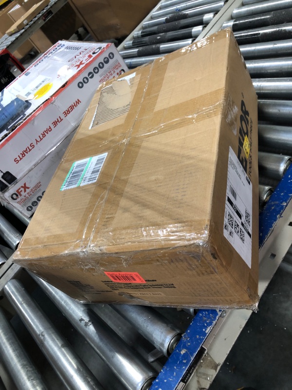 Photo 1 of VEVOR Rubber Curb Ramp, 5" Rise Height 2 Pack, Heavy-Duty 6800 lbs/3 T Capacity Threshold Ramps, 19" L x 13" W Driveway Ramps with Stable Grid Structure for Cars, Wheelchairs, Bikes, Motorcycles 5" H