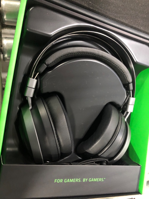 Photo 3 of Headset Razer Nari Ultimate Wireless