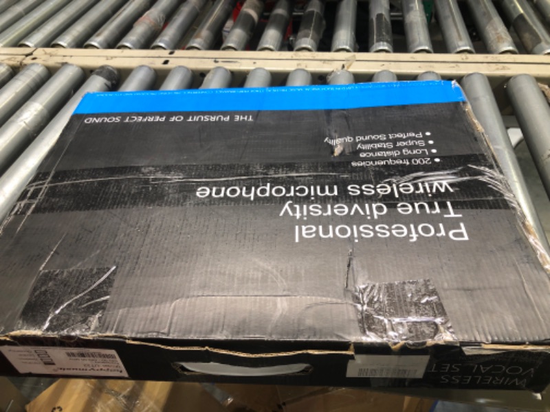 Photo 2 of 200 Channel 4 Antenna Diversity Dual UHF Professional Wireless Microphone System Up to Range 350ft 10 Sets of Used at The Same time Karaoke, Meeting, Stage (UT22)