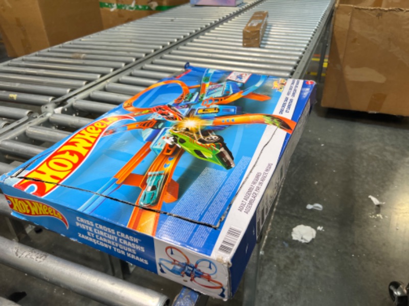 Photo 1 of Hot Wheels Track Set with 1:64 Scale Toy Car, 4 Intersections for Crashing, Powered by a Motorized Booster, Criss-Cross Crash Track????