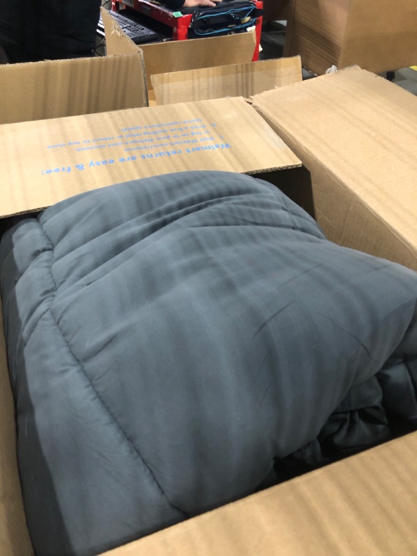 Photo 2 of ***not exact, not reversible***
Homelike Moment Lightweight Comforter SetAll Season Down Alternative Bed Comforter Set Summer Blanket 3 Piece - 1 Comforter 2 Pillow Shams Full / Dark Gray / Light Grey Dark Gray/Light Grey 