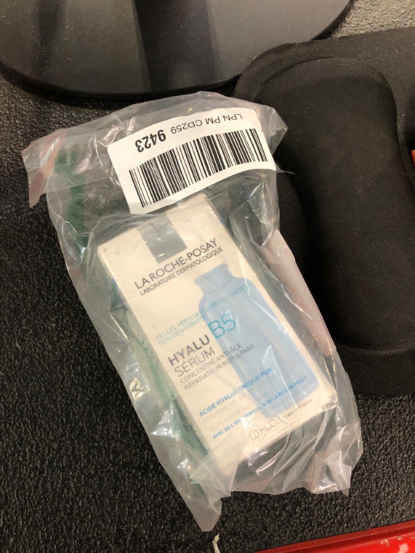 Photo 2 of La Roche-Posay Hyalu B5 Pure Hyaluronic Acid Serum for Face, with Vitamin B5, Anti-Aging Serum for Fine Lines and Wrinkles, Hydrating Serum to Plump and Repair Dry Skin, Safe on Sensitive Skin 1.01 Fl Oz (Pack of 1)