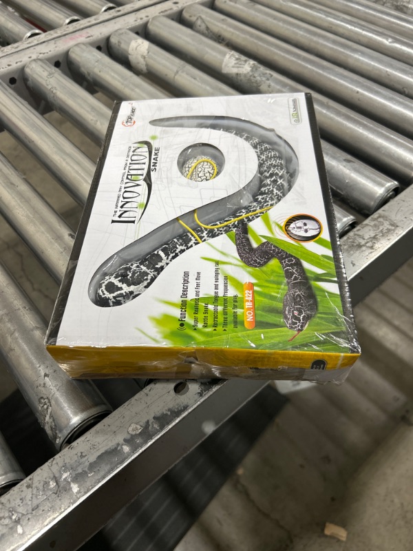 Photo 1 of Top Race Remote Control Rattle Snake | Realistic Robot Snake Toy with Infrared Receiver | Rc Animal Prank Toy Perfect for Kids Ages 4+ or for Adult Pranks | Makes a Great Gift Black